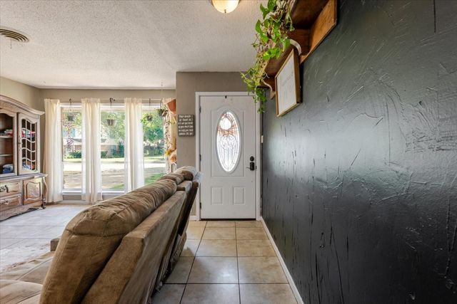 2304 SE 10th, Mineral Wells, TX 76067
