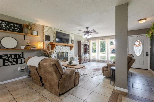 2304 SE 10th, Mineral Wells, TX 76067