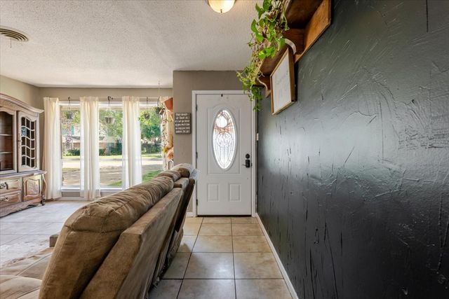 2304 SE 10th, Mineral Wells, TX 76067