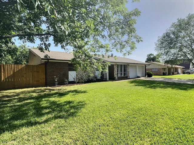 2304 SE 10th, Mineral Wells, TX 76067