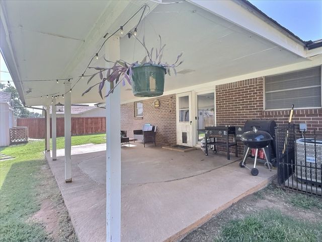 2304 SE 10th, Mineral Wells, TX 76067