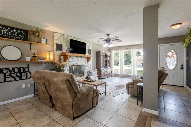 2304 SE 10th, Mineral Wells, TX 76067