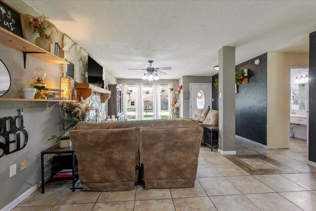 2304 SE 10th, Mineral Wells, TX 76067