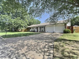 2304 SE 10th, Mineral Wells, TX 76067