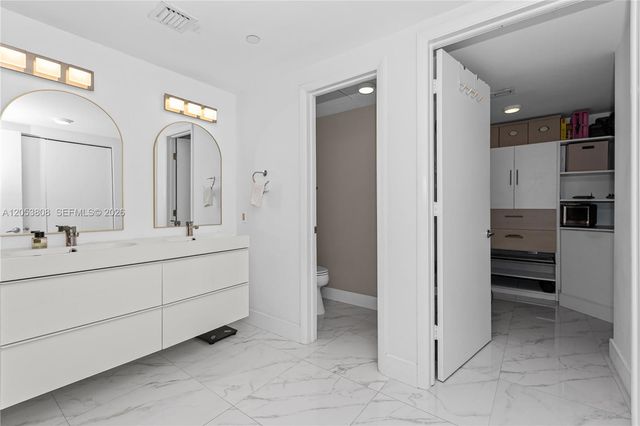 350 S Miami Avenue 2102, Miami, FL 33130