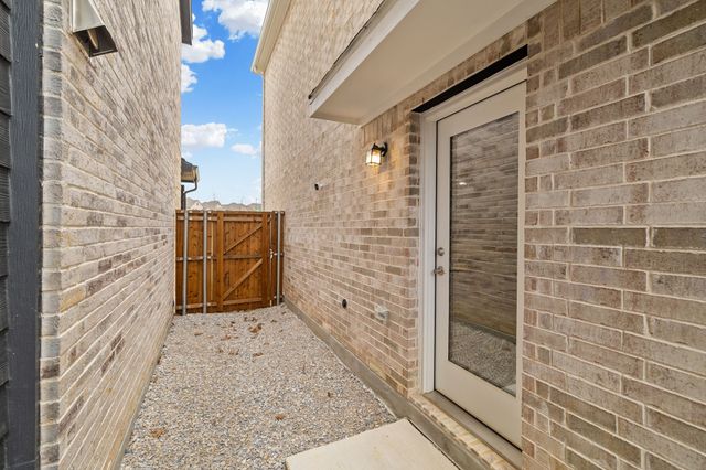 2724 Big Bend Mews, Corinth, TX 76210