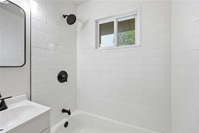 4142 N Lister Avenue, Kansas City, MO 64117