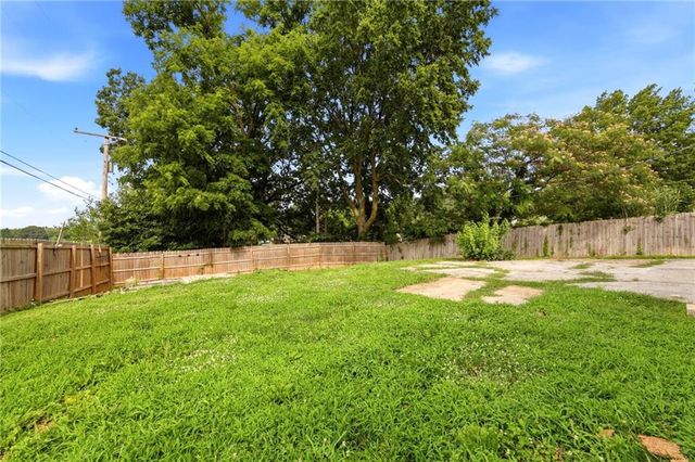 4142 N Lister Avenue, Kansas City, MO 64117