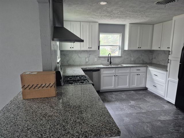 1017 Hazel Avenue, Huntsville, TX 77320