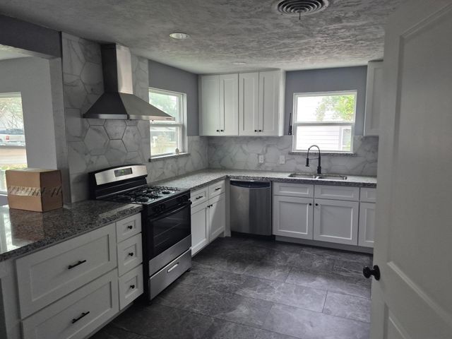 1017 Hazel Avenue, Huntsville, TX 77320