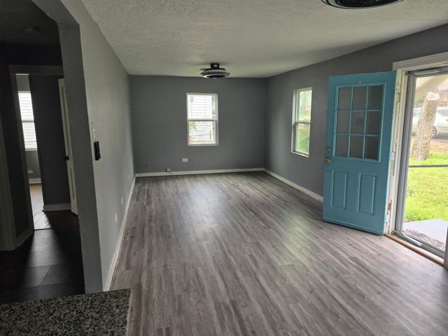 1017 Hazel Avenue, Huntsville, TX 77320