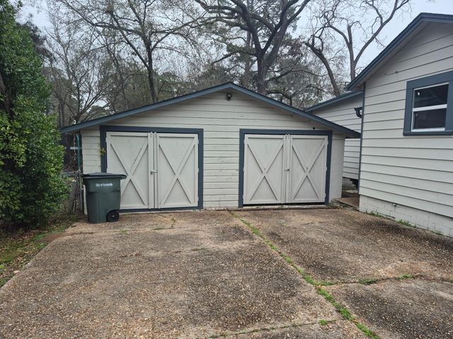1017 Hazel Avenue, Huntsville, TX 77320