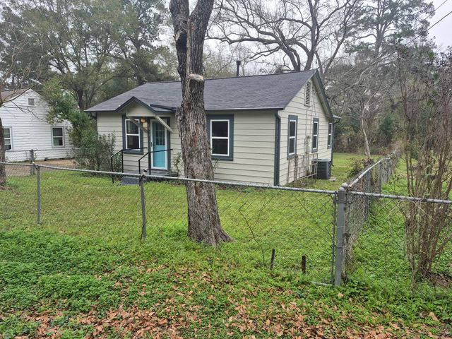 1017 Hazel Avenue, Huntsville, TX 77320