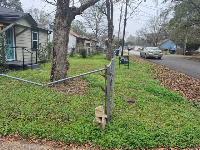 1017 Hazel Avenue, Huntsville, TX 77320