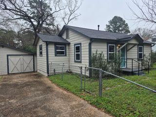 1017 Hazel Avenue, Huntsville, TX 77320