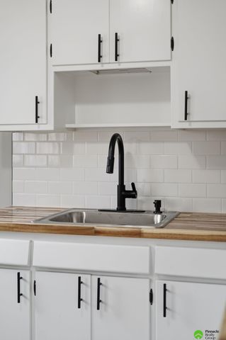 5915 Holdrege Street, Lincoln, NE 68505