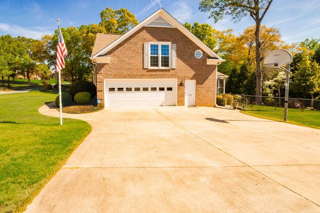 110 W Killarney Lake, Moore, SC 29369