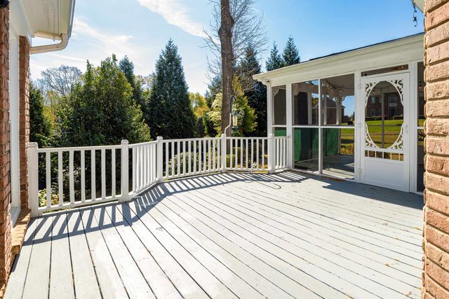 110 W Killarney Lake, Moore, SC 29369