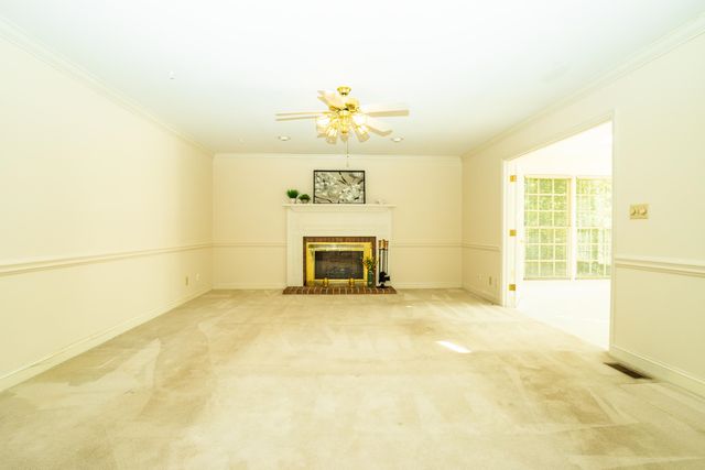 110 W Killarney Lake, Moore, SC 29369