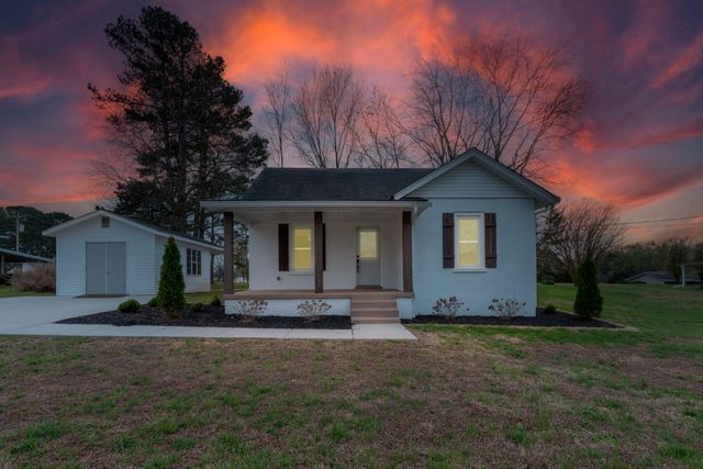 402 W Commerce St, Loretto, TN 38469