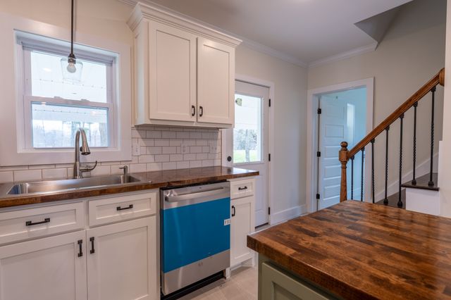 402 W Commerce St, Loretto, TN 38469