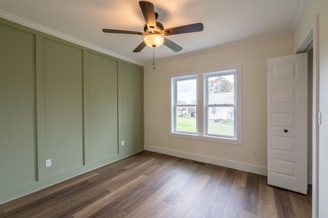 402 W Commerce St, Loretto, TN 38469