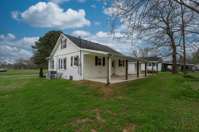 402 W Commerce St, Loretto, TN 38469
