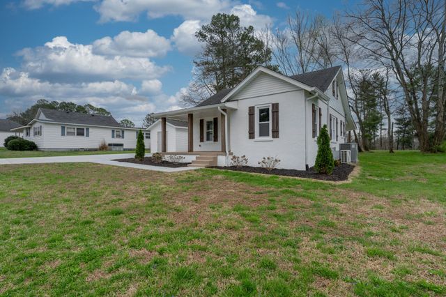 402 W Commerce St, Loretto, TN 38469