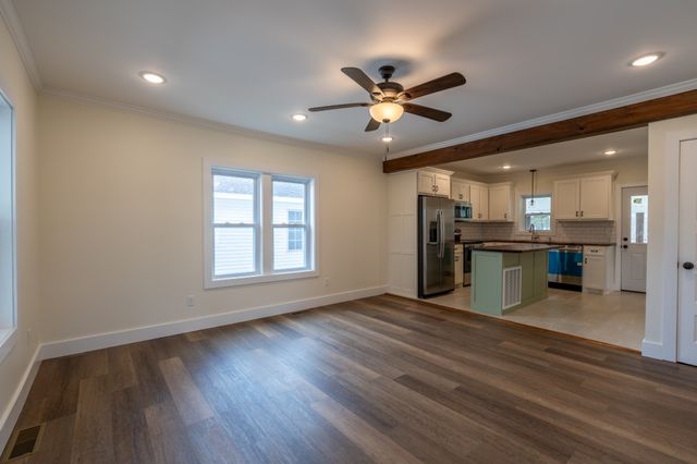 402 W Commerce St, Loretto, TN 38469