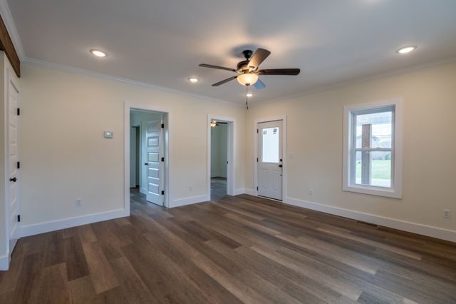 402 W Commerce St, Loretto, TN 38469