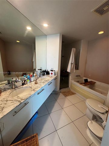 500 Brickell Ave 4102, Miami, FL 33131