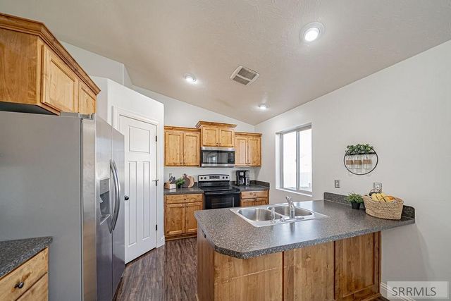 2060 N Roy Drive, Idaho Falls, ID 83401