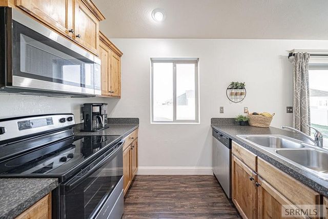 2060 N Roy Drive, Idaho Falls, ID 83401