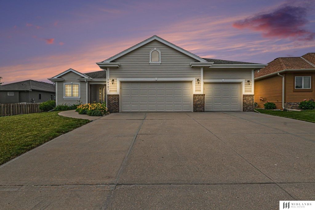 16507 Briar Street, Omaha, NE 68136