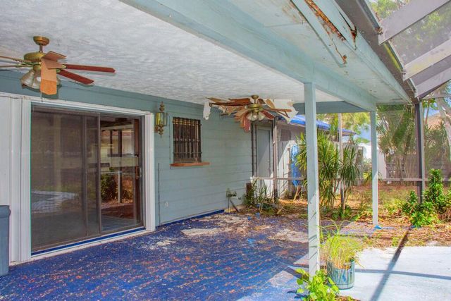 398 SW Ray Avenue, Port St Lucie, FL 34983