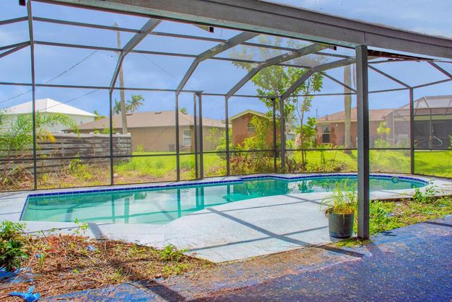 398 SW Ray Avenue, Port St Lucie, FL 34983