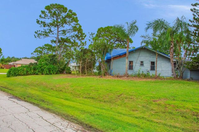 398 SW Ray Avenue, Port St Lucie, FL 34983