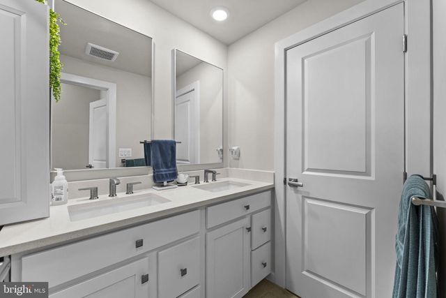 21805 EXPRESS TER, Ashburn, VA 20147