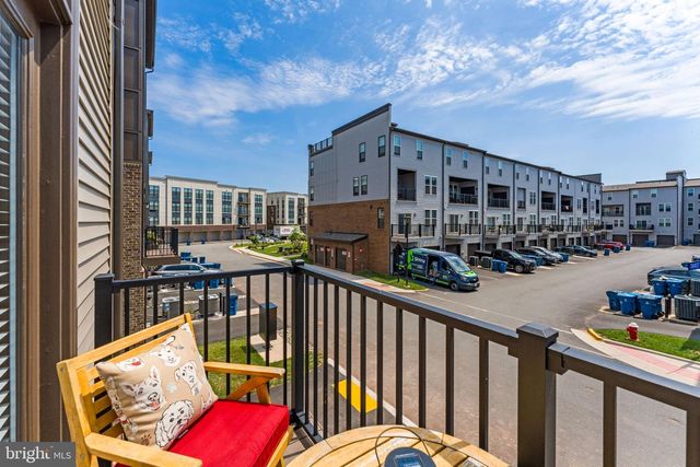 21805 EXPRESS TER, Ashburn, VA 20147