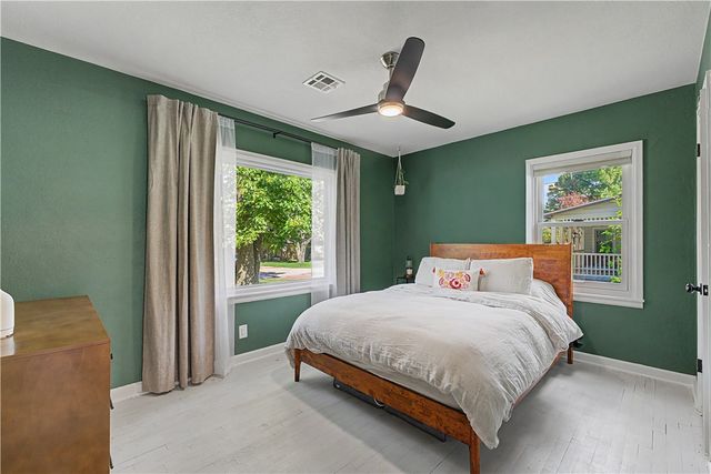 610 South Oak Hill Street, Siloam Springs, AR 72761