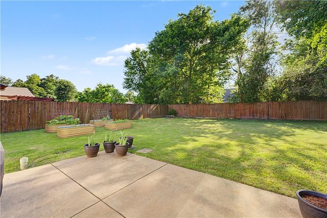 610 South Oak Hill Street, Siloam Springs, AR 72761