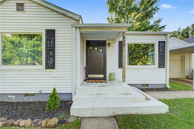 610 South Oak Hill Street, Siloam Springs, AR 72761