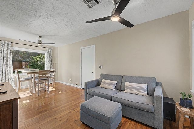 610 South Oak Hill Street, Siloam Springs, AR 72761