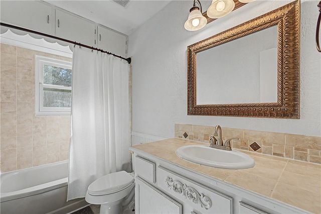 610 South Oak Hill Street, Siloam Springs, AR 72761