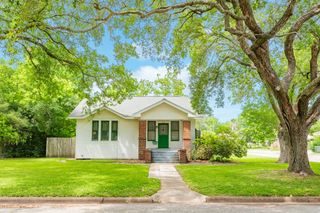 202 10th Avenue N, Texas City, TX 77590