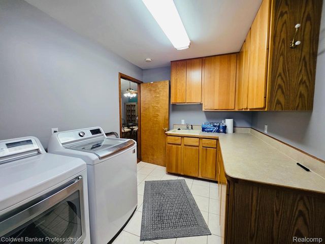 412 Rosette Street, Holly Village, MI 48442