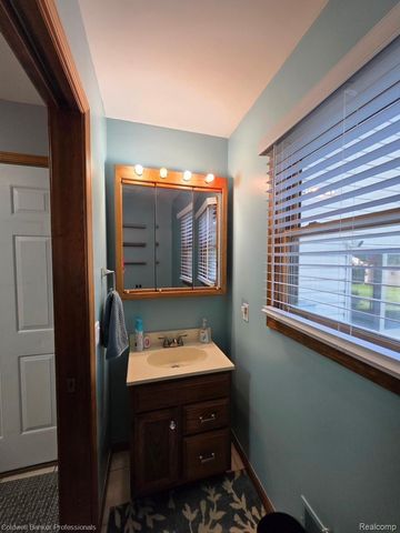 412 Rosette Street, Holly Village, MI 48442