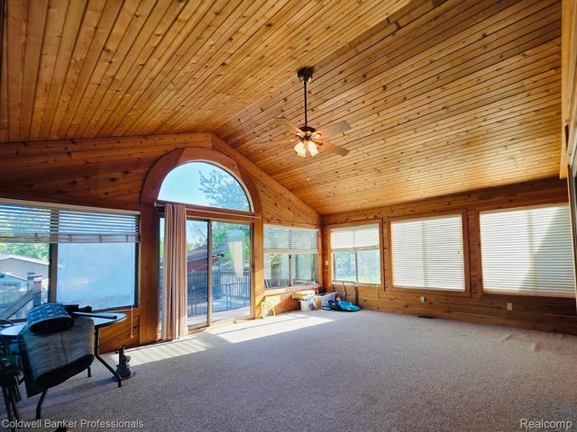 412 Rosette Street, Holly Village, MI 48442