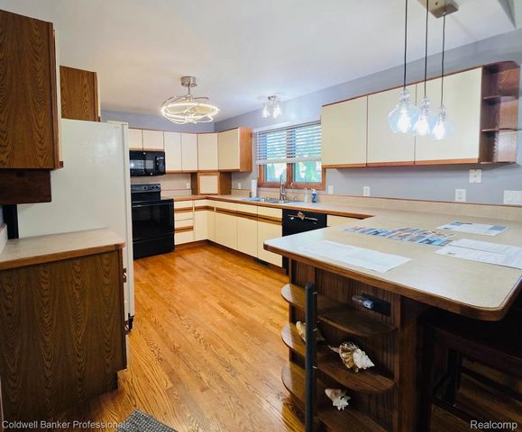 412 Rosette Street, Holly Village, MI 48442