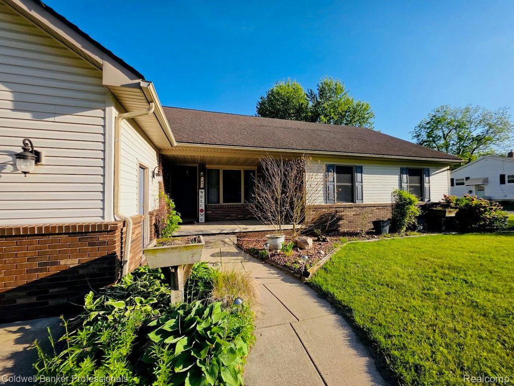 412 Rosette Street, Holly Village, MI 48442